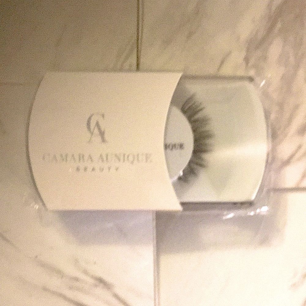COPY - MARY LASH BY  CAMARA AUNIQUE BEAUTY
